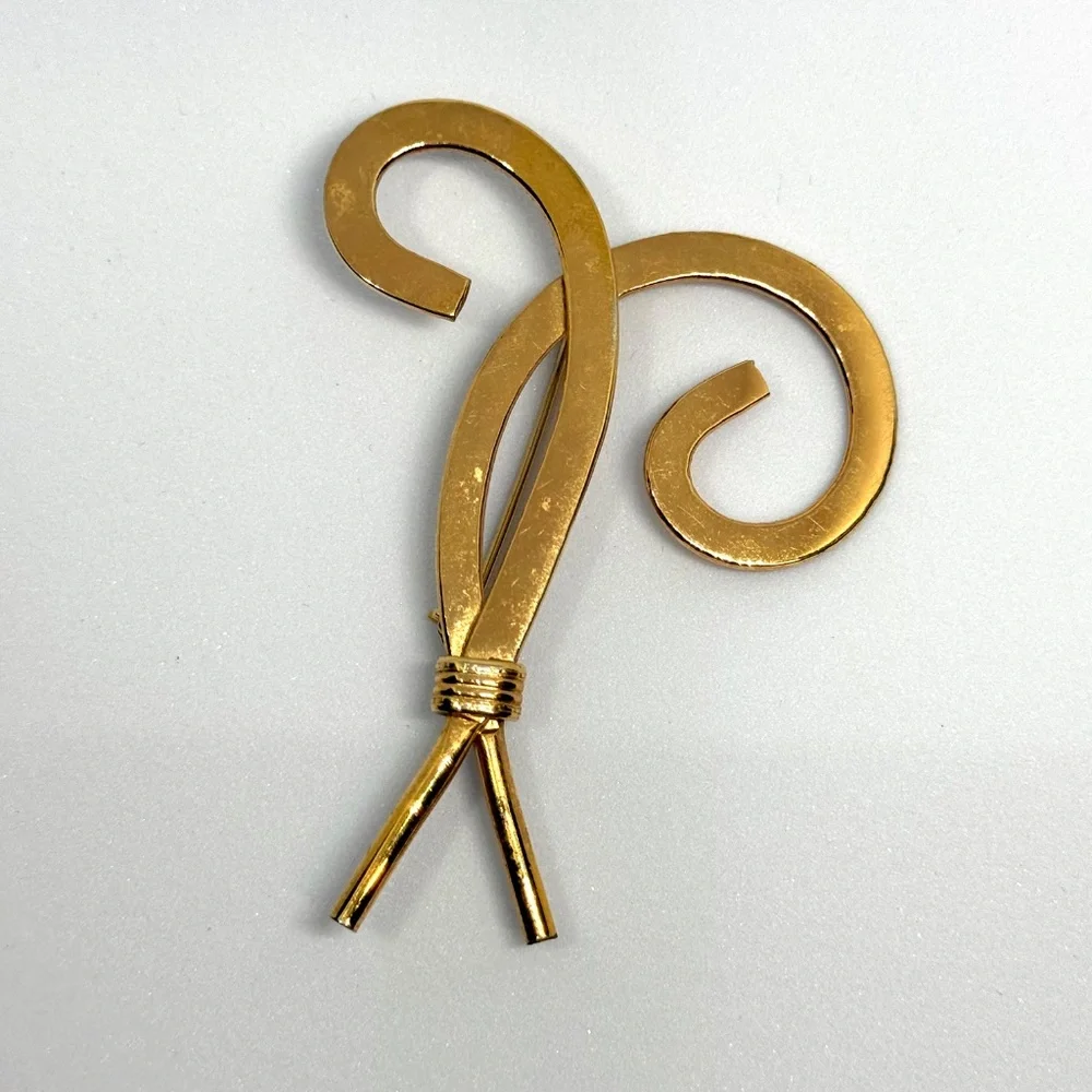 Gold Metal‎ Brooch